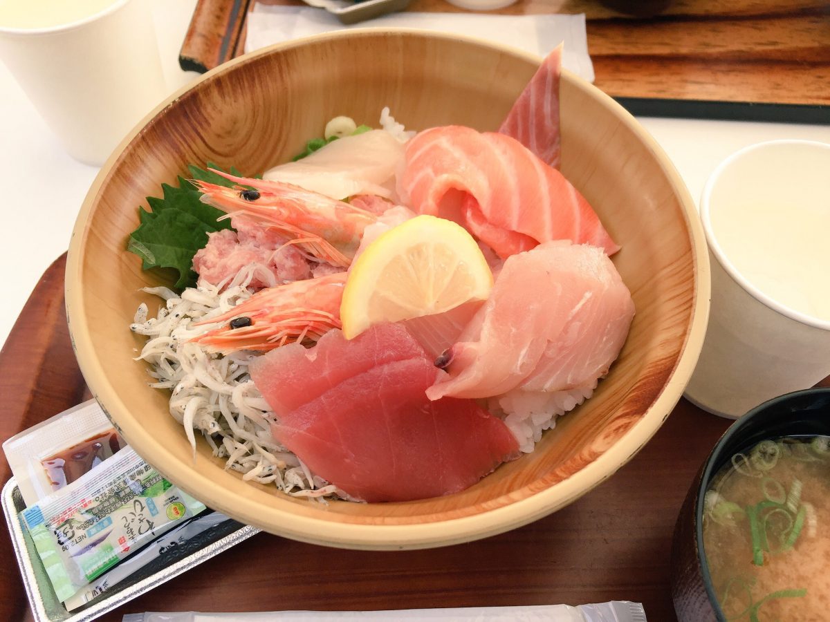 げんきの郷の魚太郎大府店の海鮮丼は1380円でボリューム満点 たーたんファミリー